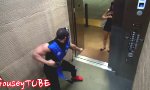 Mortal Kombat im Fahrstuhl