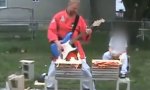 Lustiges Video : Wenn Chuck Norris Stromgitarre spielt