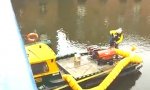 Lustiges Video : Schneeball vs Löschboot