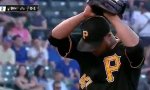 Lustiges Video : Baseball zwischen den Beinen