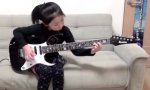 Funny Video - 8-jähriges Gitarren-Riff-Wunder
