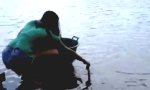 Funny Video : So fischt man Piranhas
