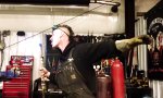 Movie : Schweiss-Brenner mit der Zunge löschen
