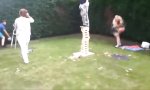 Funny Video : Jenga Standup im Garten