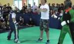 Lustiges Video - Amateur MMA Fight endet in 2 Sekunden