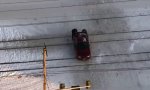 Lustiges Video : Hilfe am vereisten Bahnübergang