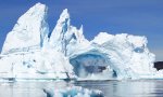 Funny Video : Eisbergbrücke in Grönland stürzt ein