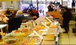 Funny Video : Immer der Erste am Buffet