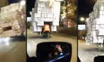Movie : Rollende Moped-Festung mit Guck-Schlitz