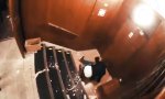 Funny Video : Profi im Geländer-Surfing
