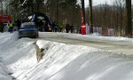 Lustiges Video - Zuschauerbergedienst bei Rallye