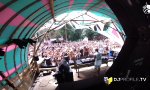 Betäubender Handgruß am DJ-Pult