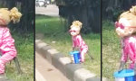 Funny Video : Kleine Spende für creepy Monkey Girl?