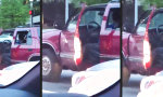 Funny Video : Pinkelpause an der Ampel