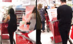 Lustiges Video : In Reih und Glied an der Supermarktkasse