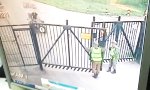 Funny Video : Mach mal das Tor auf