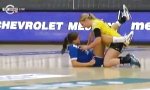 Dänische Handballerinnen stürzen “unglücklich”