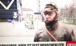 Funny Video : Keine andere Wahl, da muss er raus!