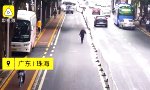 Lustiges Video : Der Straßenhürdenläufer