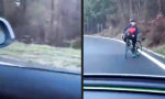 Radfahrer läuft sich einen Wolf