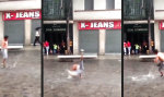 Funny Video : Breakdance für den Wolkenbruch