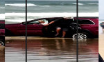 Lustiges Video - Am Strand fährt sich’s am besten