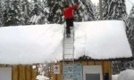 Funny Video : Schnee vom Dach schaufeln Like a Boss