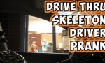 Skelett im Drive-Thru