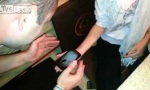 Lustiges Video : Die Kakerlake im Handy