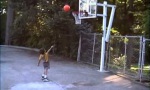Funny Video : Nico, der einbeinige Fußballer